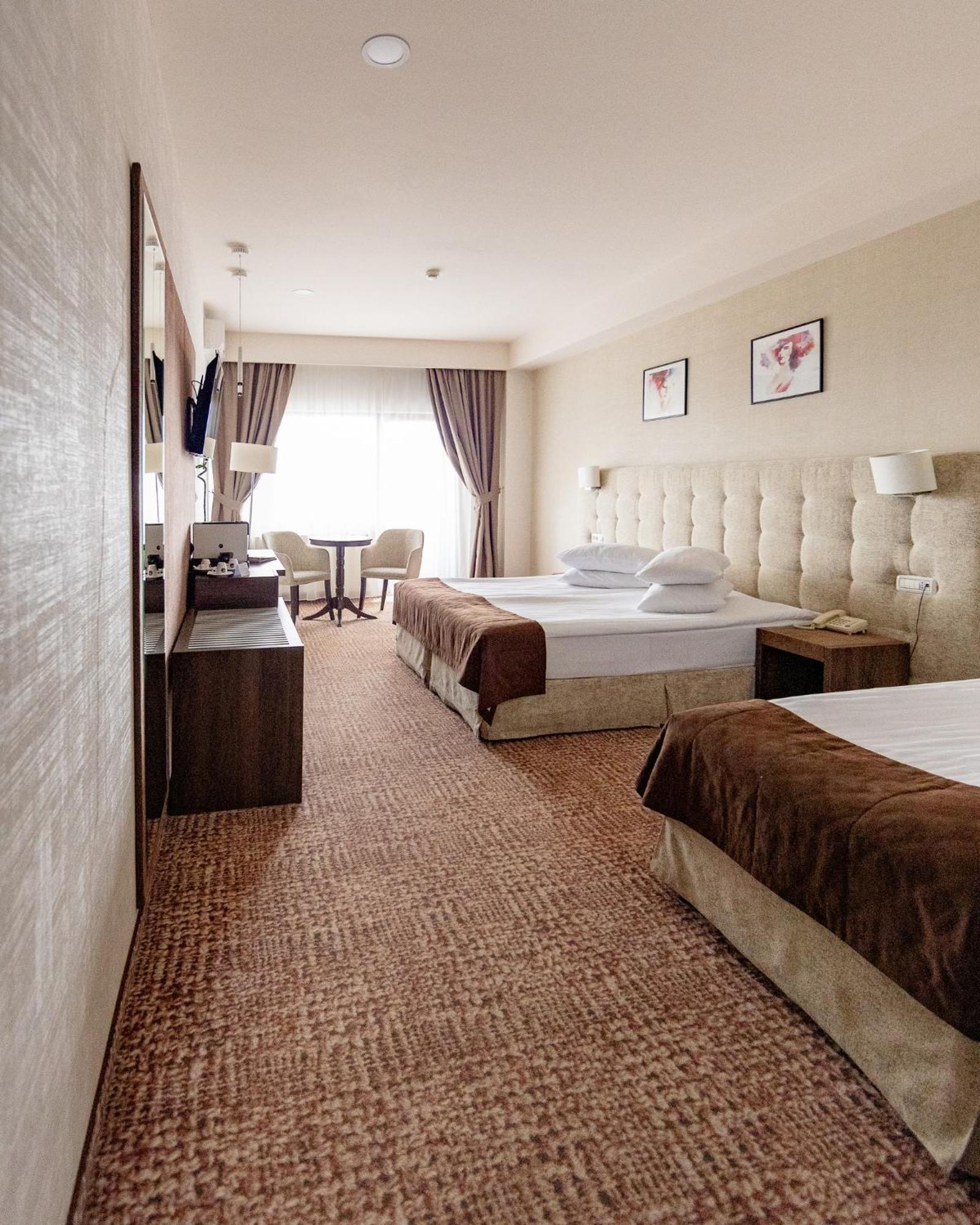 Grand Hotel Belvedere Брашов Экстерьер фото